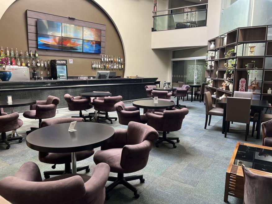 lobby_bar_4_1_optimized_1000.jpeg