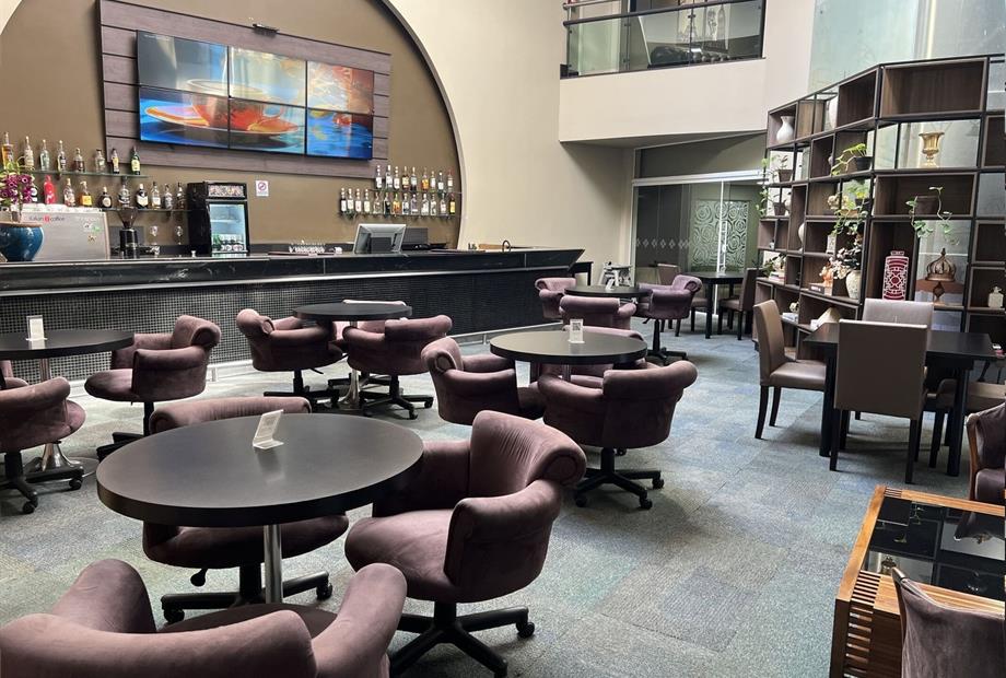 lobby_bar_4_1_optimized_1000.jpeg
