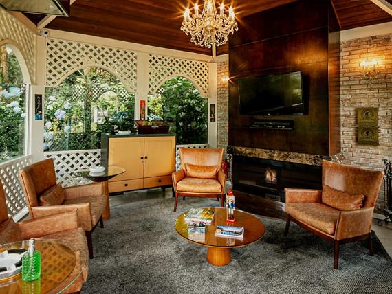 cigar-lounge.jpg