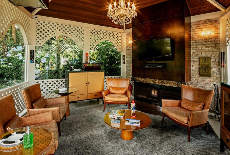 cigar-lounge.jpg