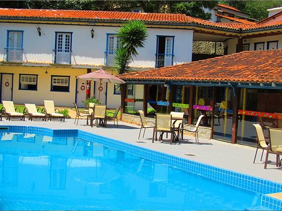 piscina área 02.jpg