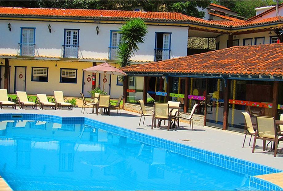 piscina área 02.jpg