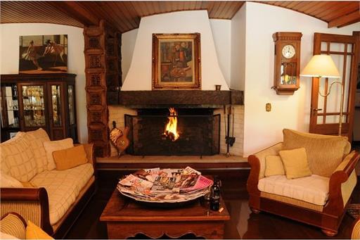 sala lareira revistas..jpg