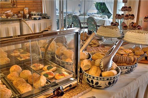 cafe da manha salgados e doces.jpg