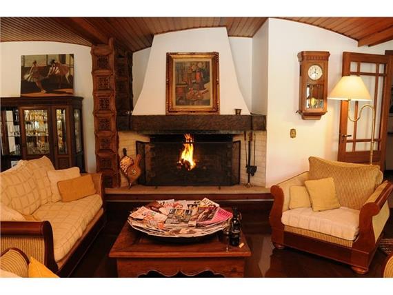 sala lareira revistas..jpg