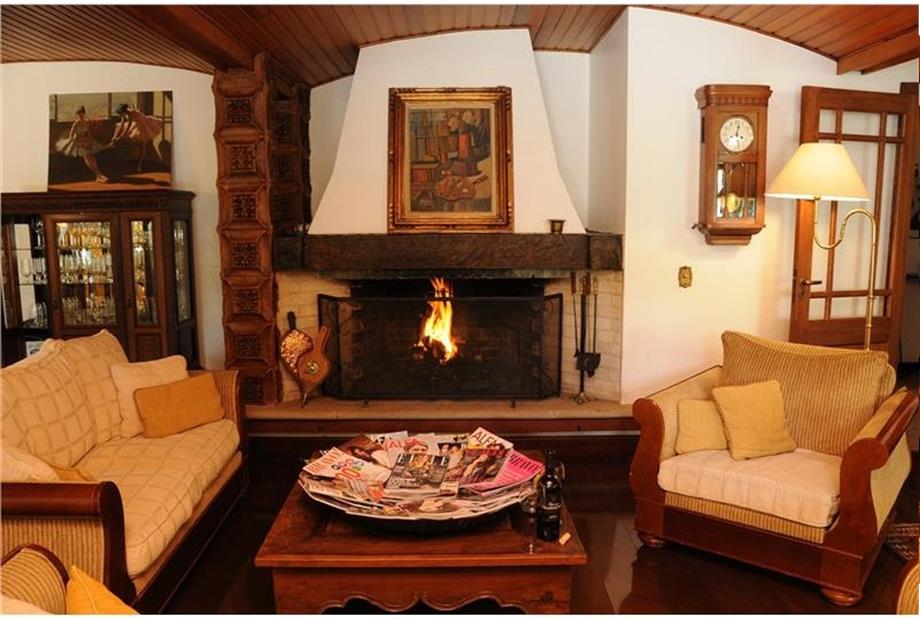 sala lareira revistas..jpg