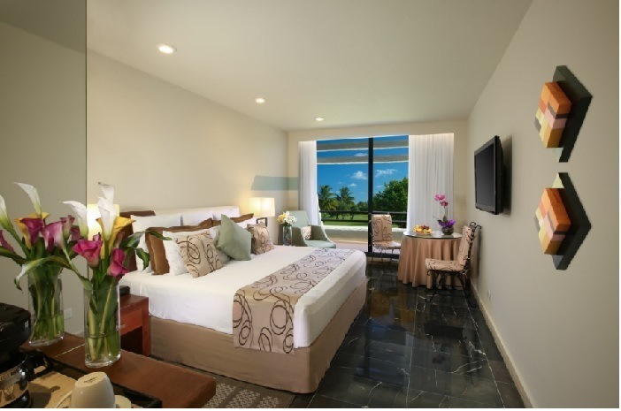 Grand Standard Nrf. - Grand Oasis Cancun Room.jpg