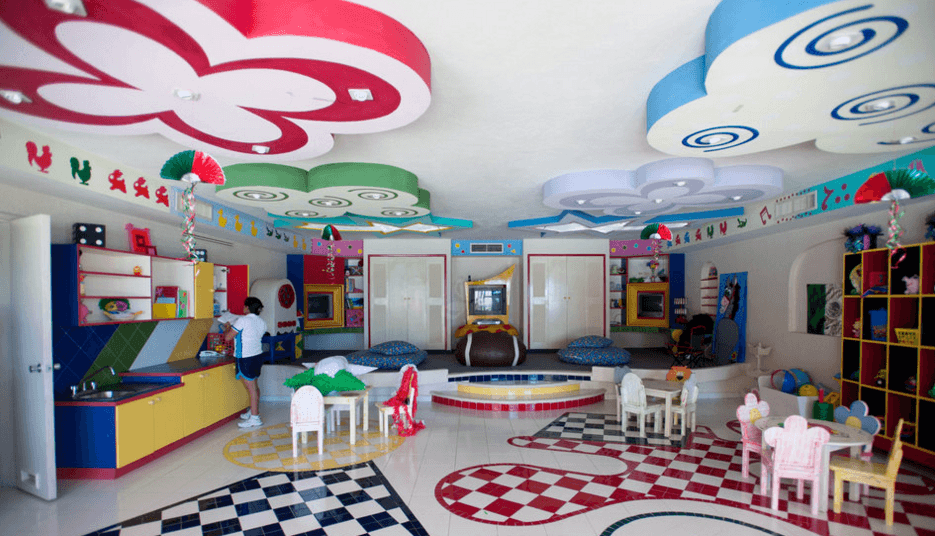 kids  club at the el cozumeleño oyster.com.png