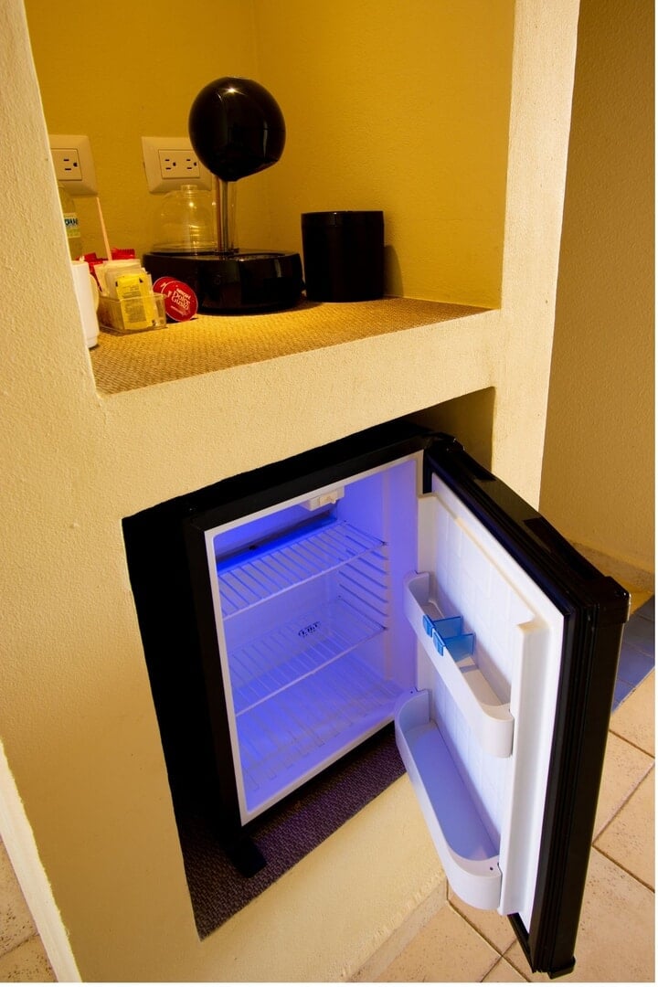 Deluxe Room - minibar.jpg