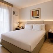 Suíte Executiva Cama Queen (Varanda Mediante Disponibilidade)