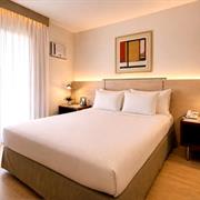 Suíte Executiva Cama Queen (Varanda Mediante Disponibilidade)