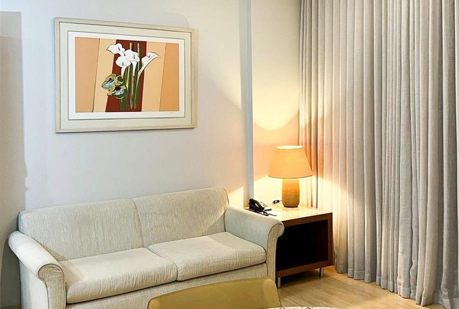 foto sala 1906 1-enhanced-sr.jpg