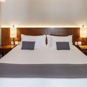 Quarto Luxo Casal Vista Rua