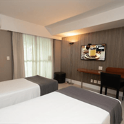 Quarto Luxo Solteiro Vista Rua