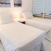 Quarto Luxo 2 Camas de Solteiro