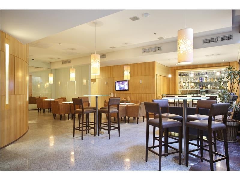 LOBBY BAR