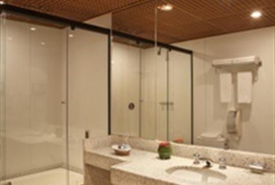 Banheiro com banheira