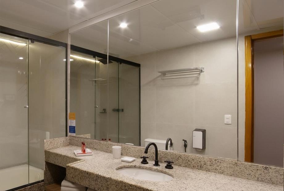 superluxo banheiro.jpg