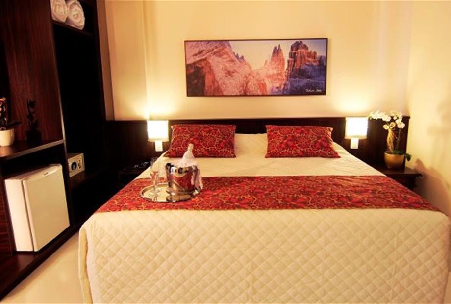 BOGARI casal-luxo OMNIBEES.jpg