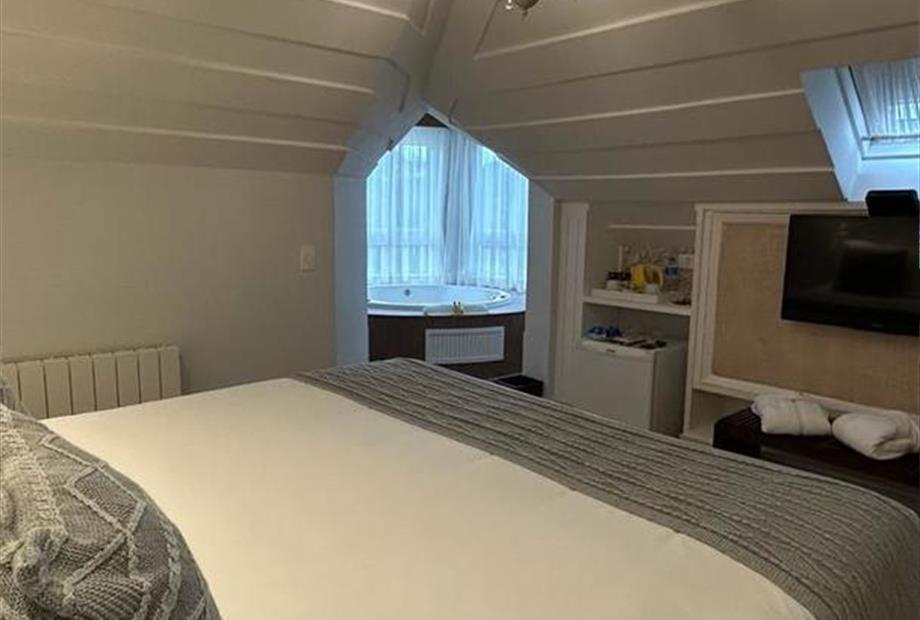 whatsapp image 2024-04-06 at 13.32.25 (6).jpeg