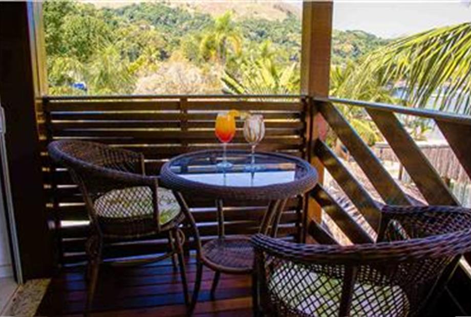 Quarto conjugado com vista mar