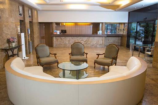 1p5a0366 loby omnibees 2.jpg