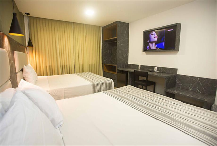 quarto booking iiii quádruplo.jpg