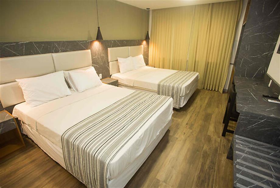 quarto booking iii quádruplo.jpg