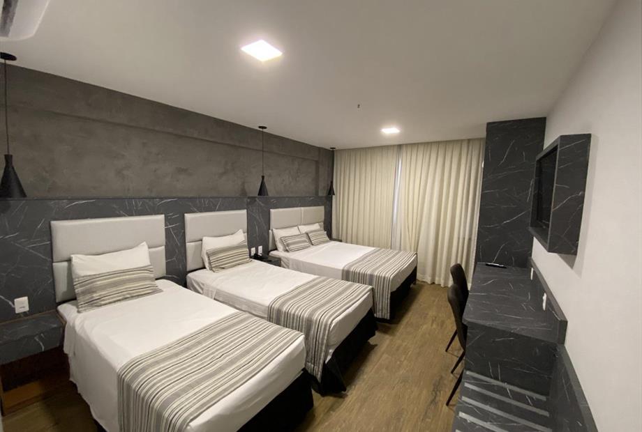 quarto booking ii.jpg