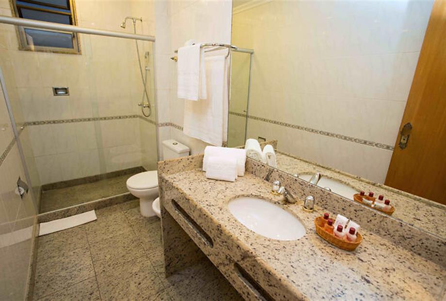 banheiro hotel omnibees.jpg