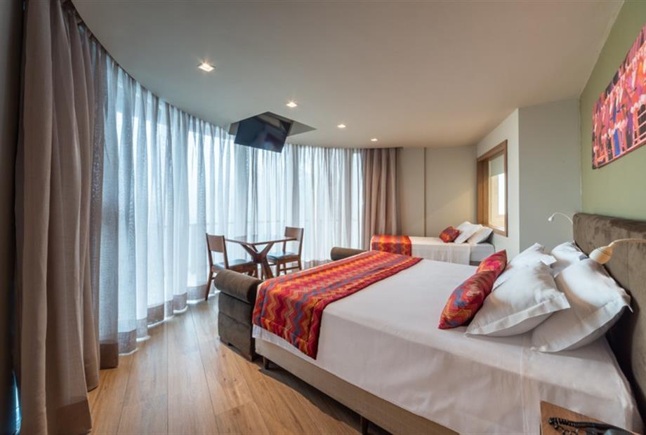 91 suíte premium com banheira.jpg