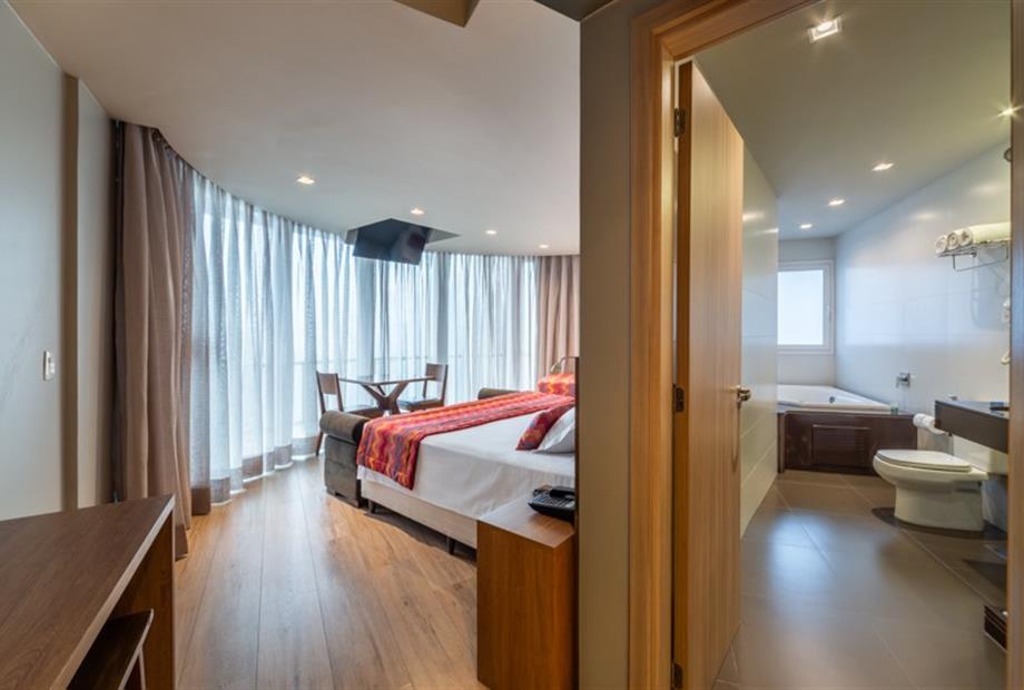 93 suíte premium com banheira.jpg