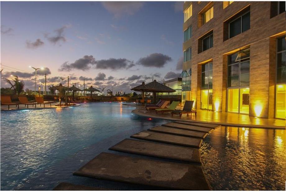 Piscina Gran Mareiro Hotel.jpg