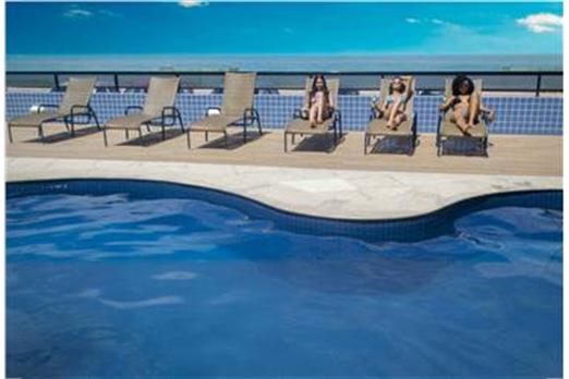 Piscina  e o Mar
