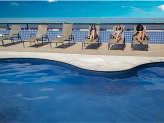 Piscina  e o Mar