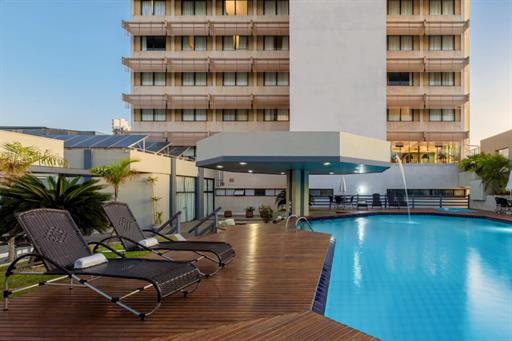 hotel_deville_cuiaba-piscina_5.jpg