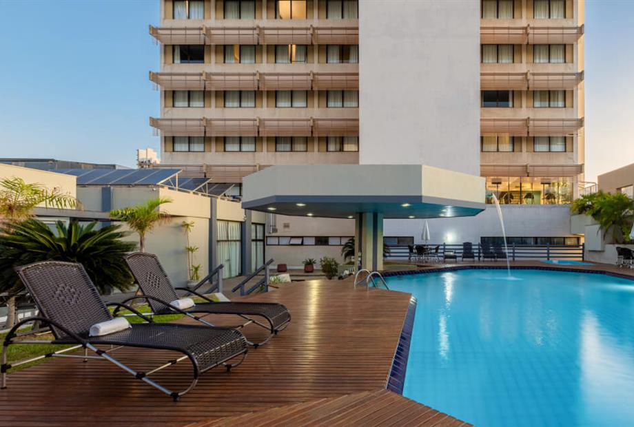 hotel_deville_cuiaba-piscina_5.jpg