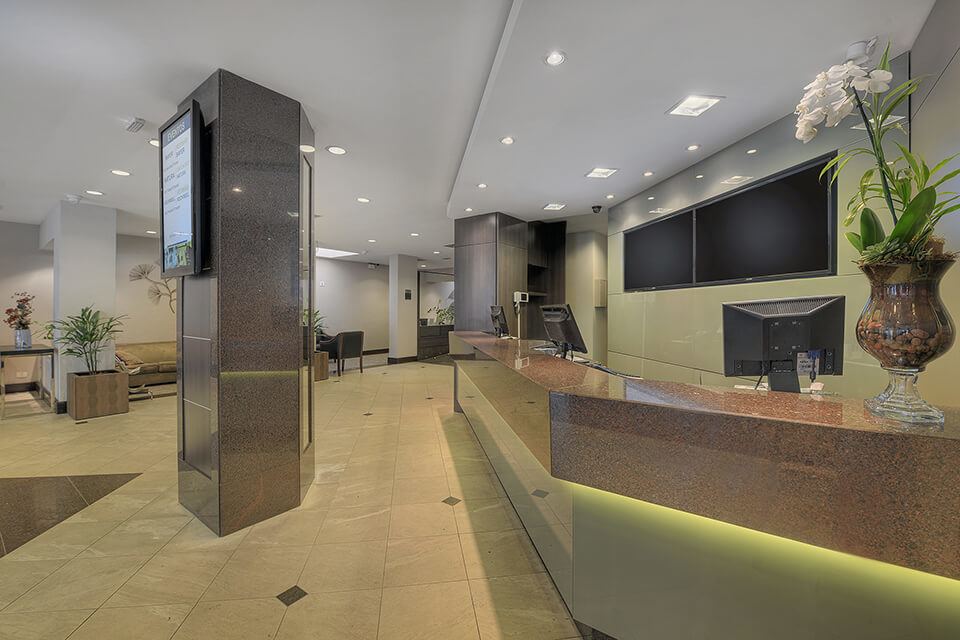 hotel-deville-curitiba_recepcao_02.jpg