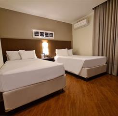 hotel-deville-curitiba_superior-2-camas-ind_01.jpg