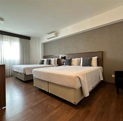 hotel-deville-curitiba_luxo-2-camas-casal_01.jpg