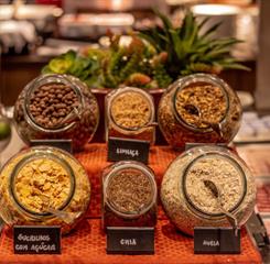 hotel-deville-curitiba_cafe-da-manha_05.jpg