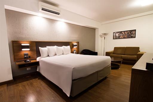 hotel-deville-curitiba_luxo-1-cama-casal_03.jpg
