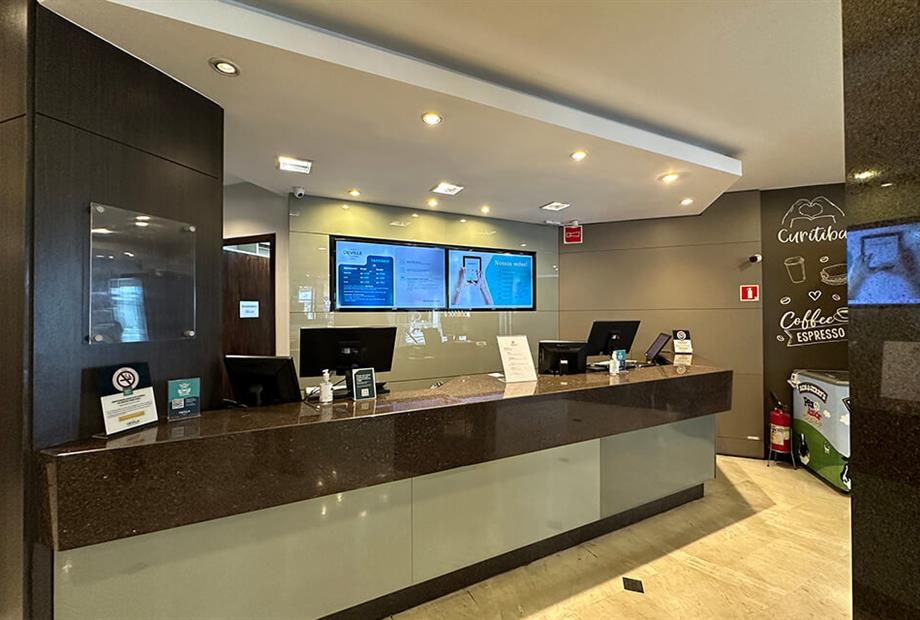 hotel-deville-curitiba_recepcao_01.jpg