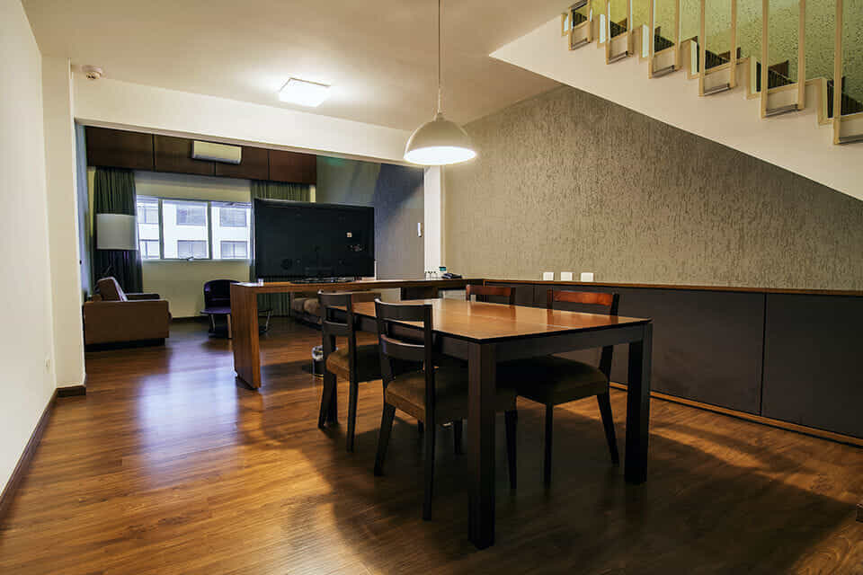 hotel-deville-curitiba_quarto-suite-duplex_03.jpg