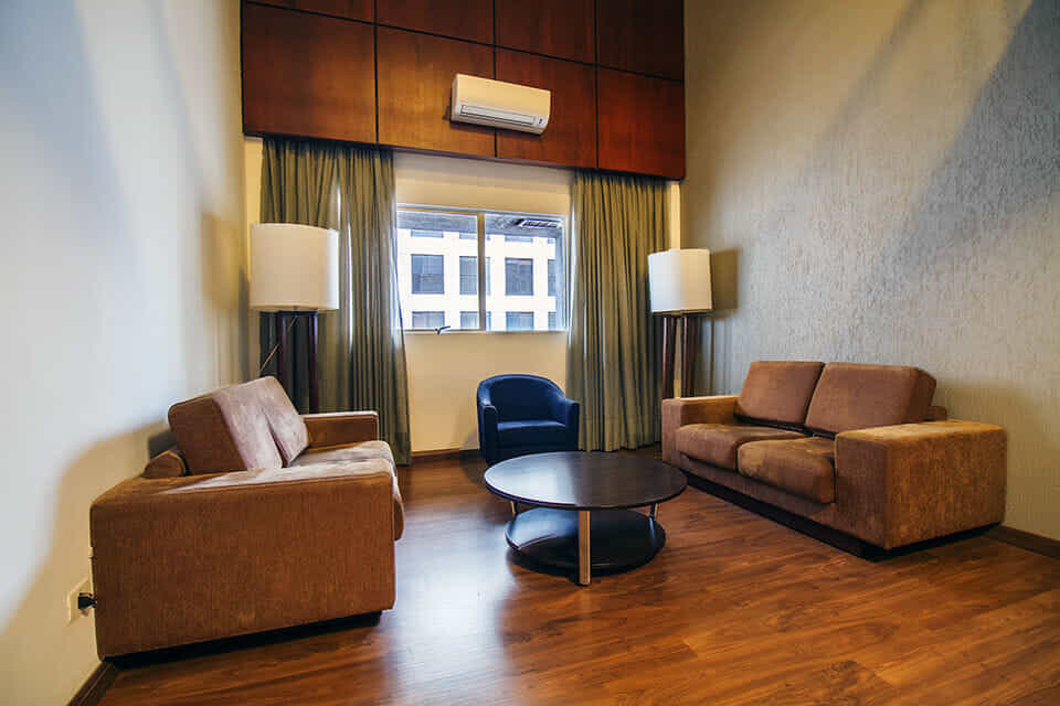 hotel-deville-curitiba_quarto-suite-duplex_04.jpg