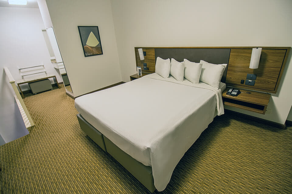hotel-deville-curitiba_quarto-suite-duplex_05.jpg