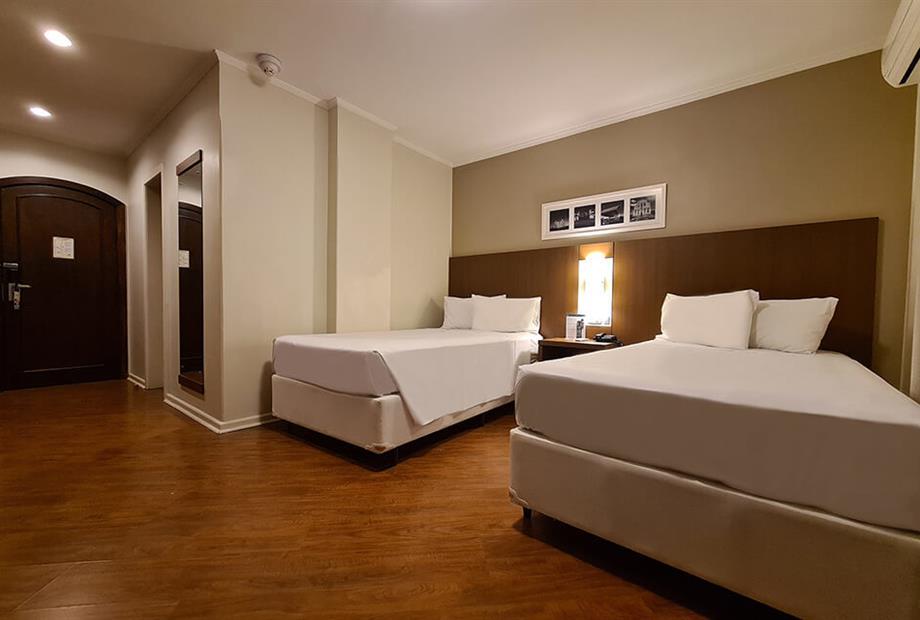hotel-deville-curitiba_superior-2-camas-ind_02.jpg