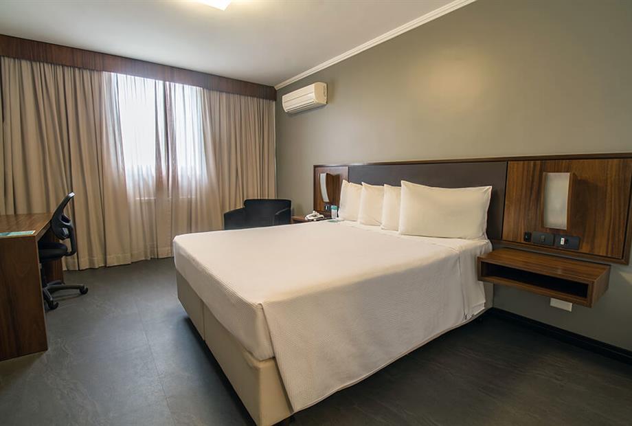 hotel-deville-curitiba_sup-1-cama-queen_02.jpg