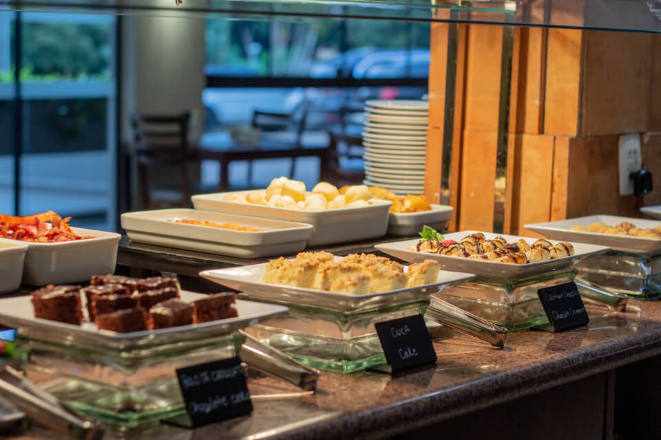 hotel_deville_cascavel-cafe_da_manha_1.jpg