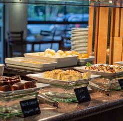 hotel_deville_cascavel-cafe_da_manha_1.jpg